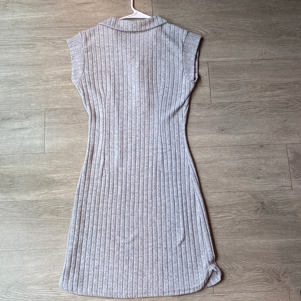 Gray Ribbed Knit Dress - Picture 3 of 4